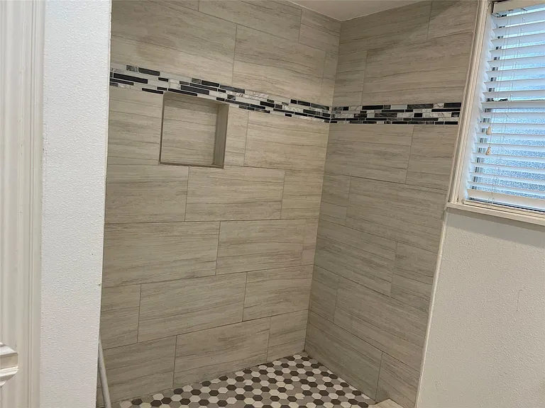 18002 Hollywell Dr — Photo 11
