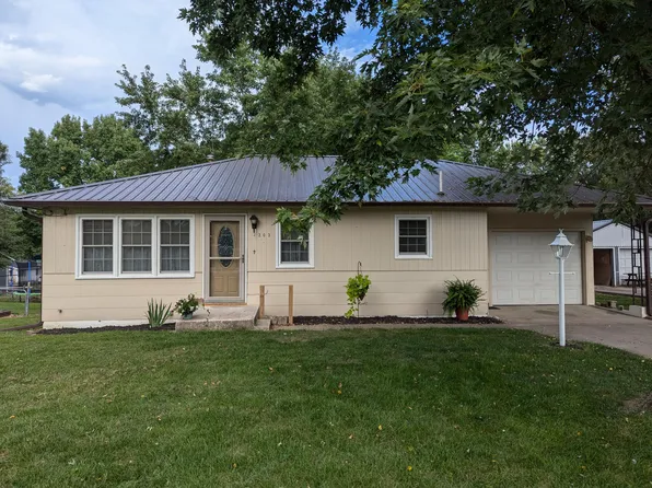 1202 Park St, Carrollton, MO 64633