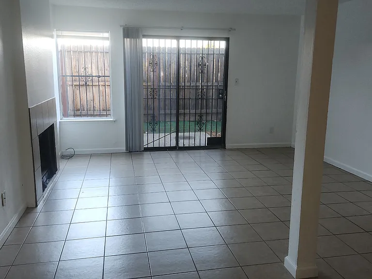 1221 N Peach Ave #112 — Photo 11