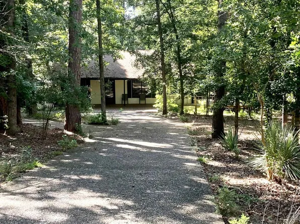 203 Peachtree Ln, Holly Lake Ranch, TX 75765