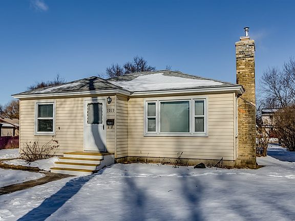 1019 3rd Ave E, Shakopee MN 55379