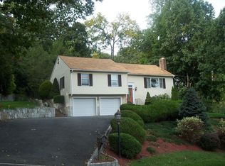 8 Highview Ter, Hawthorne, NJ 07506