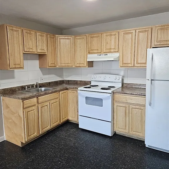 572 Cummins Hwy #12 — Photo 2