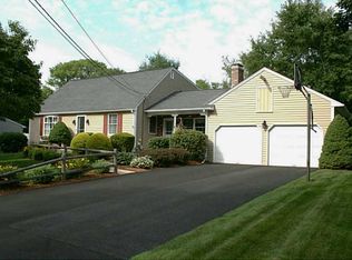 5 Apache Ln, Cumberland, RI 02864