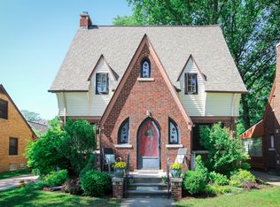 7 Amherst Rd, Pleasant Ridge, MI 48069