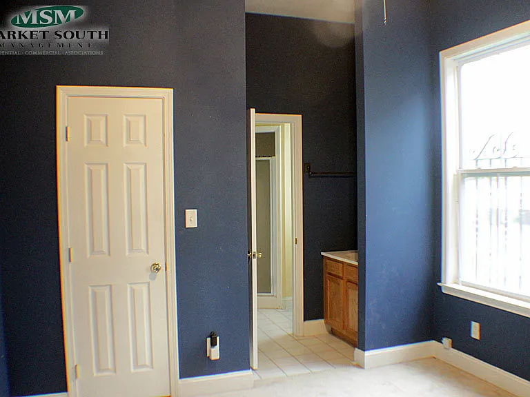 727 E Henry St — Photo 9