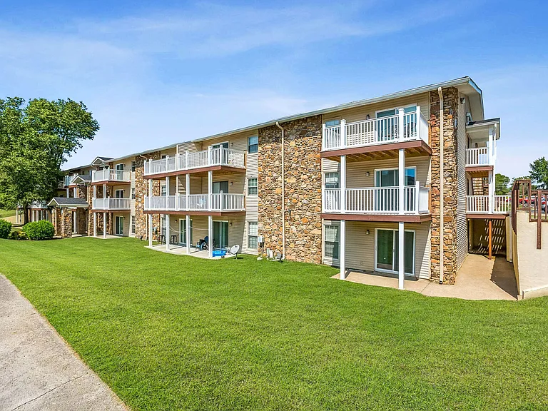 Ashford Place Apartments — Photo 40