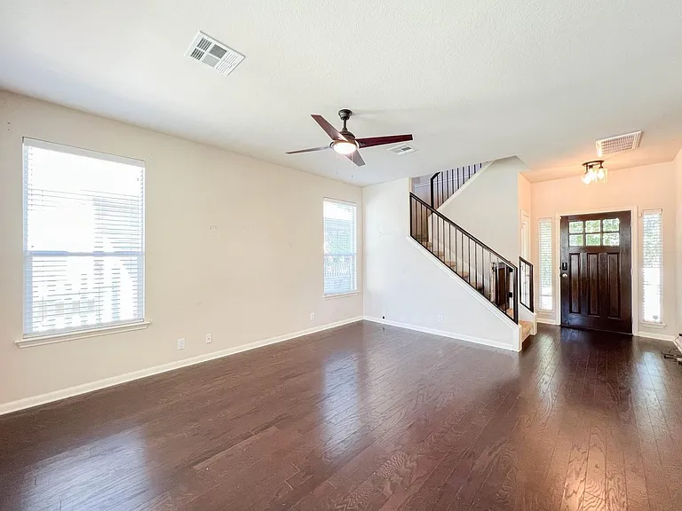 921 Heritage Springs Trl — Photo 4