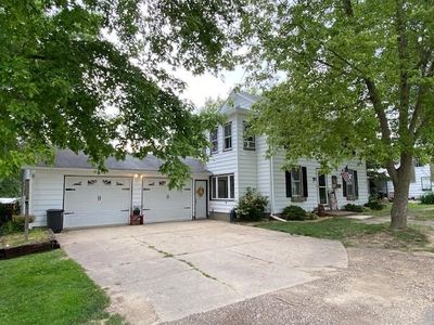 40 N Cedar St, Cedarville, IL, 61013