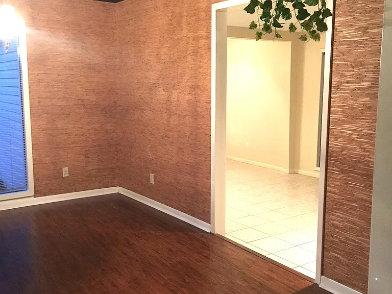 10606 Emnora Ln — Photo 13