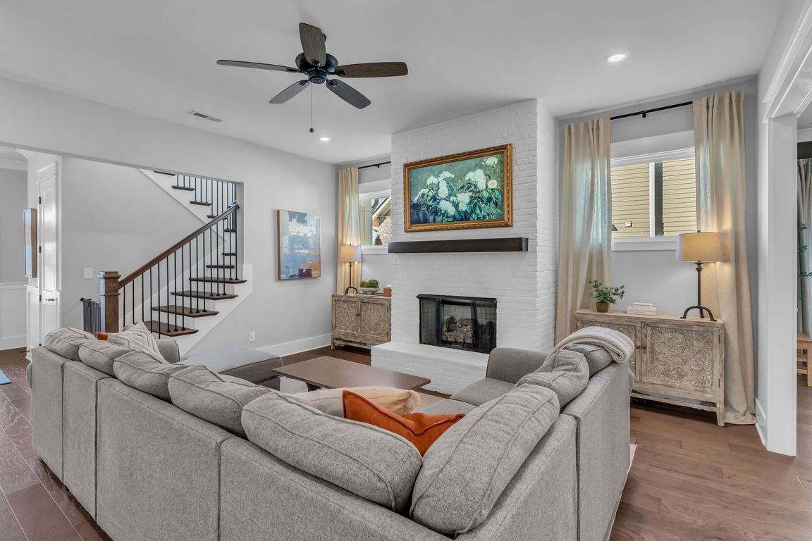 next background image