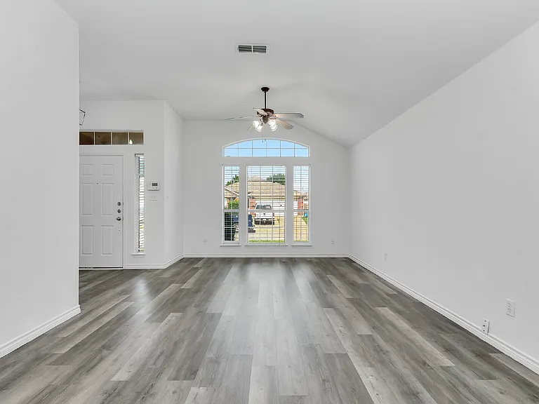 7321 Grass Valley Trl — Photo 6
