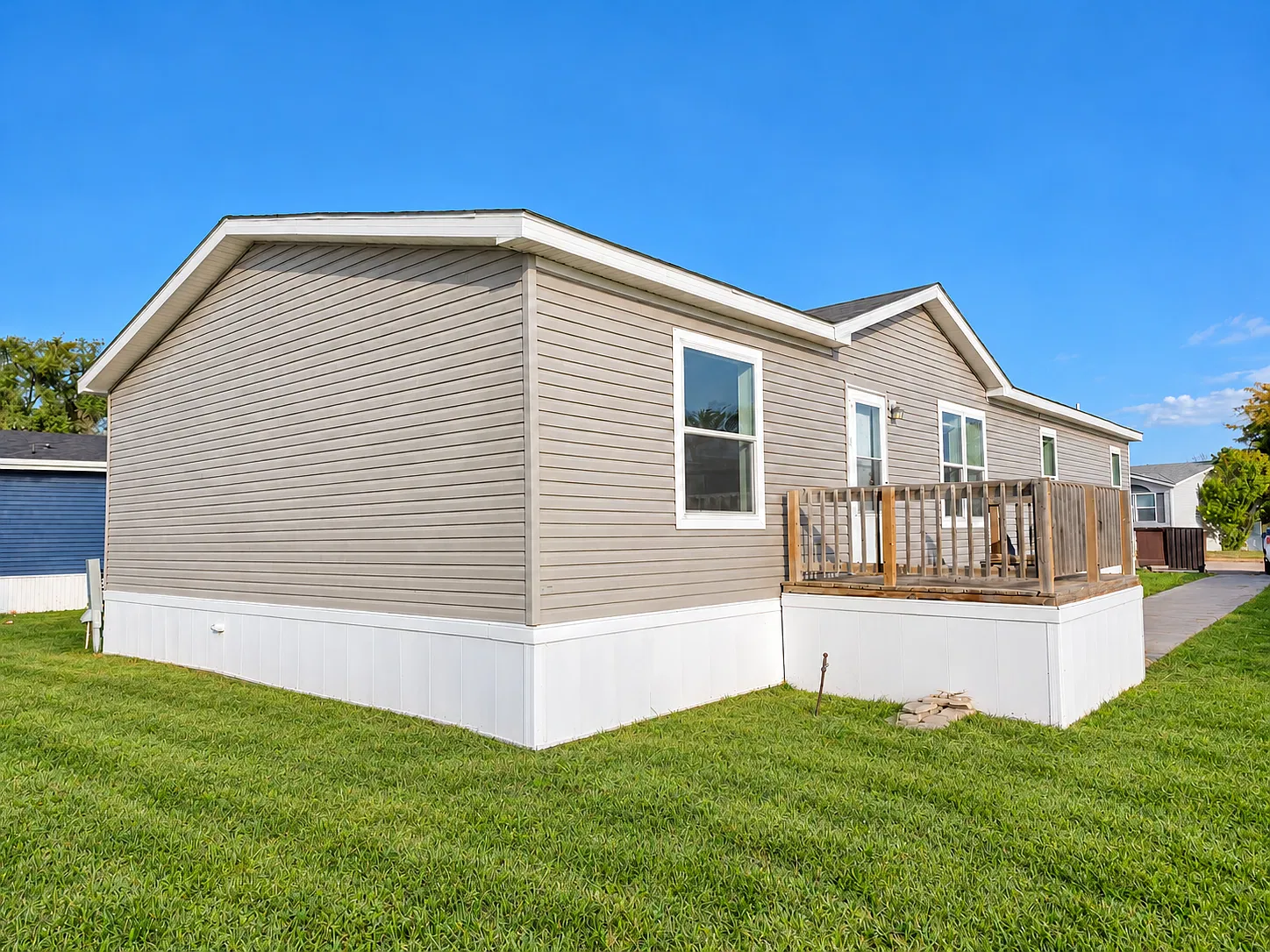 1440 W Plum St — Photo 2