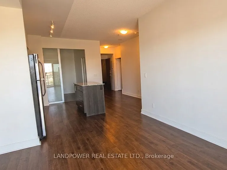 35 Brian Peck Cres #916 — Photo 4