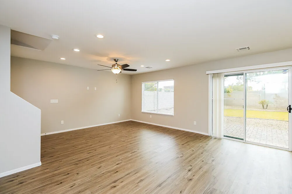 3 bed, 2.5 bath, 1427 sqft, $2,400 — Photo 4