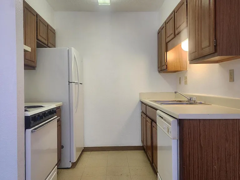 180 Ashwood Dr #C — Photo 7