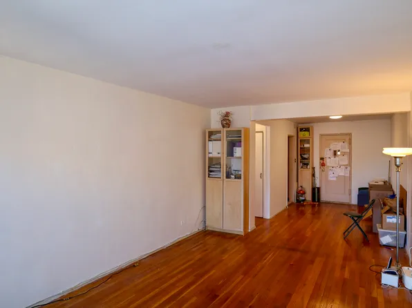 87-40 Francis Lewis Boulevard image 2 of 17