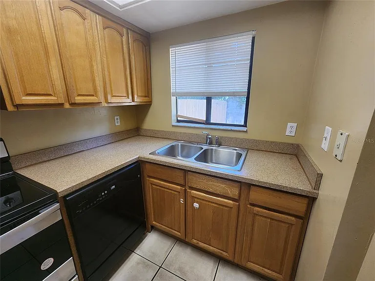 702 SW 70th Ter #B — Photo 5