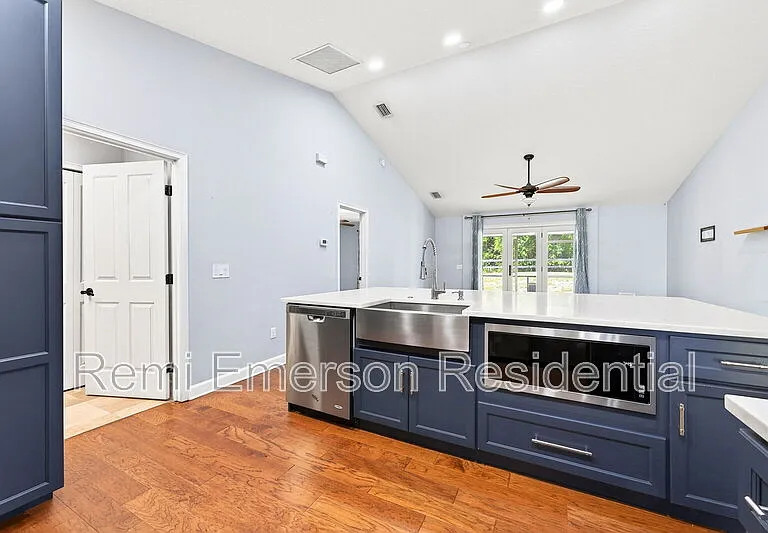 116 W 5th St — Photo 8
