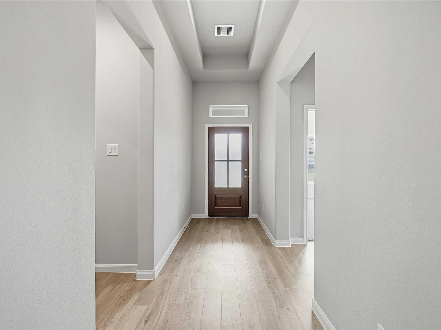 3 bed, 2.0 bath, 1556 sqft, $2,300 — Photo 4