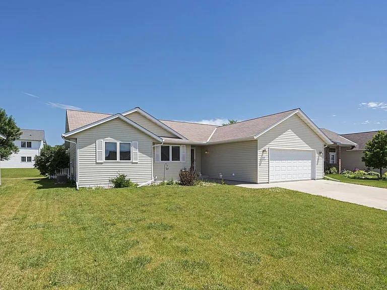 1187 Blackhawk Dr SW — Photo 3