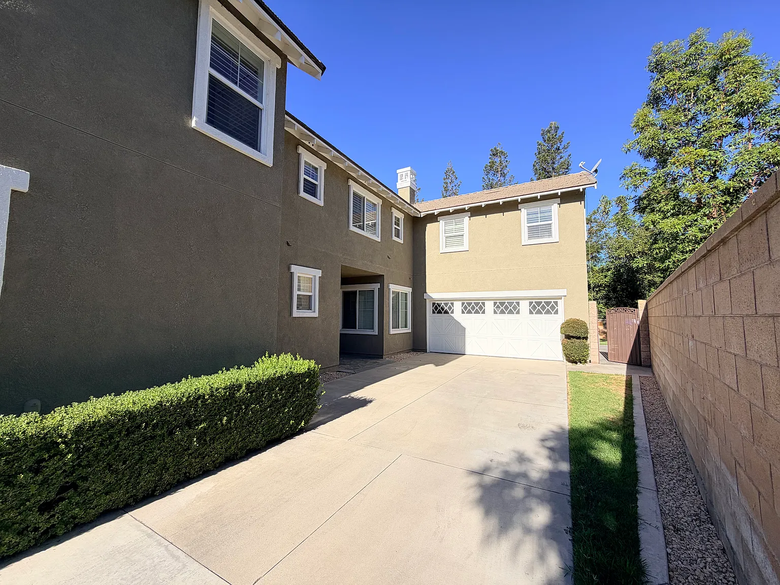 4 bed, 3282 sqft, $4,800 — Photo 2