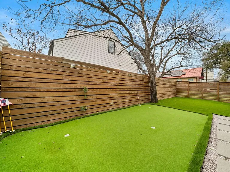 2311 E 8th St #2 — Photo 36