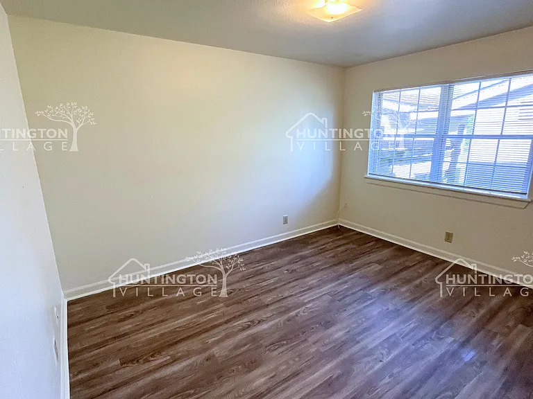 711 Olmstead St — Photo 9