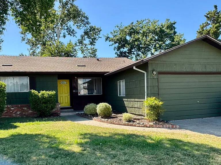 2614 Aramon Dr — Photo 1