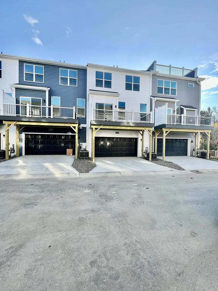 Building Photo - 2910 Rayfield Ave