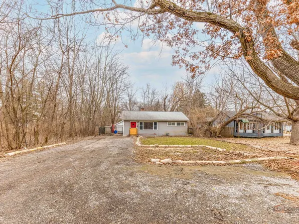 3203 S Bergman Dr, McHenry, IL 60051