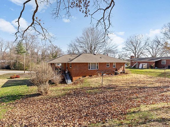 5th image of 139 Oakwood Cir