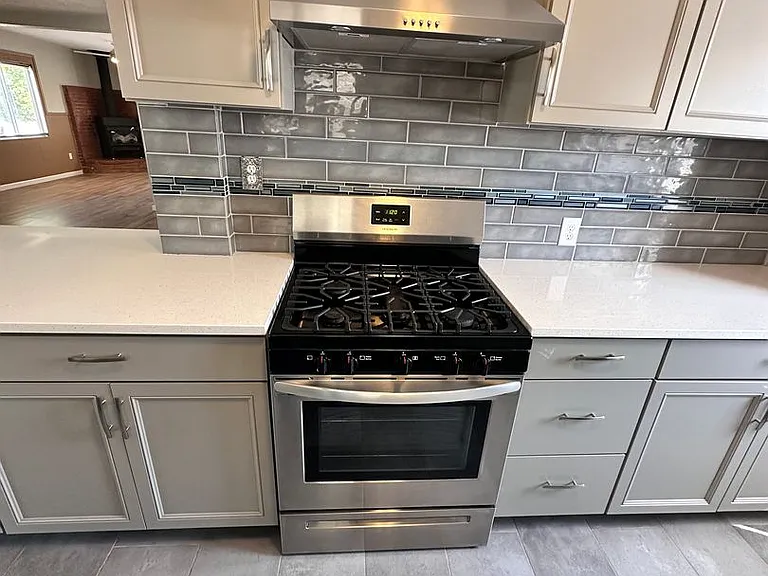 2120 La Veta Dr NE — Photo 6