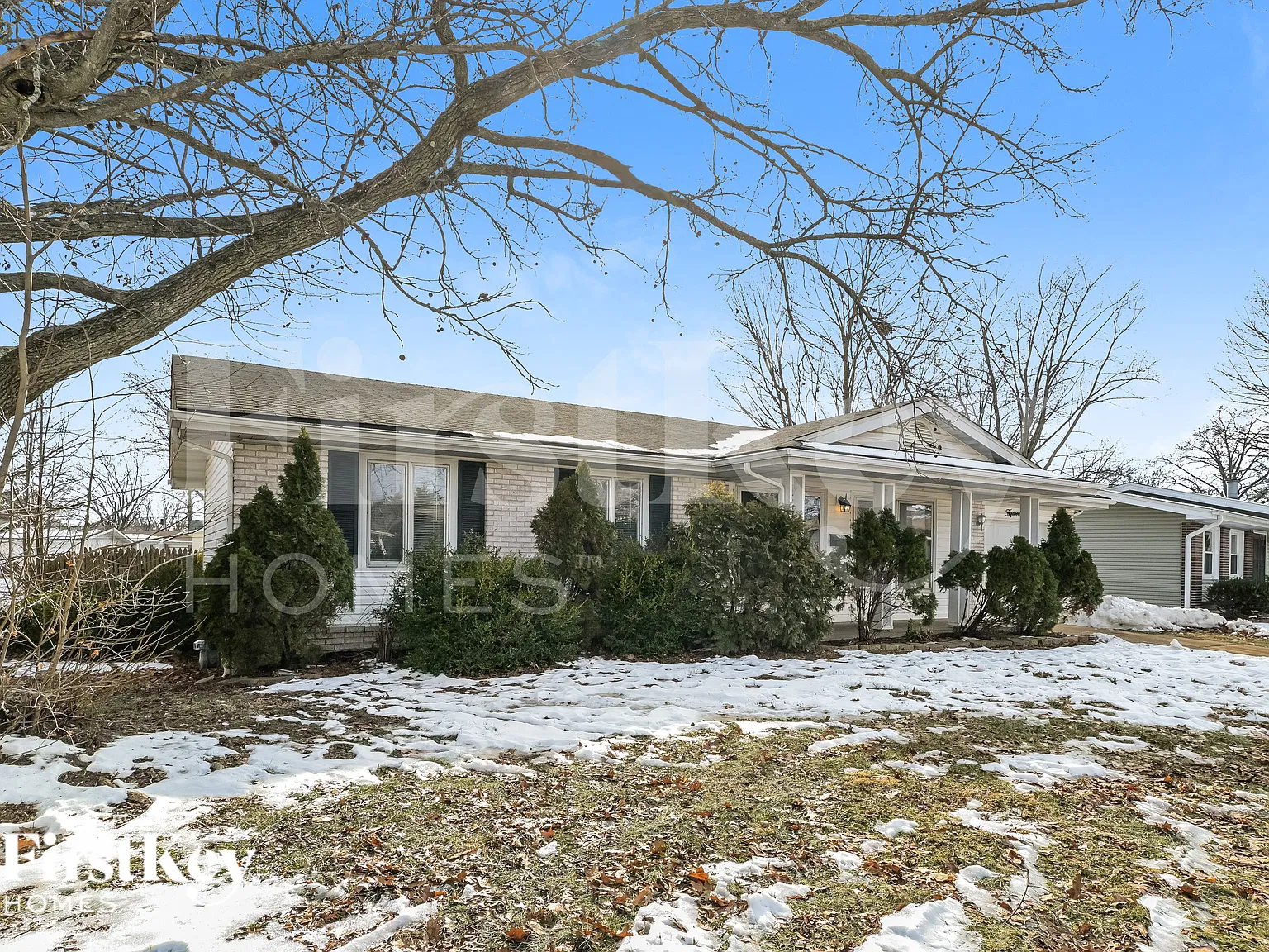 3 bed, 1.5 bath, 1025 sqft, $1,600 — Photo 2