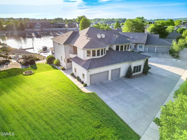 1408 Riverwood Dr, Bismarck, ND 58504