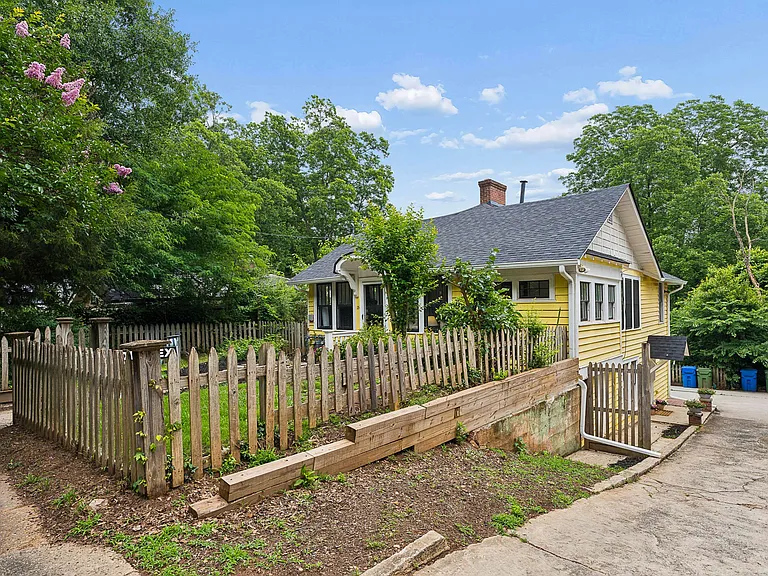 15 Branham St NE — Photo 30