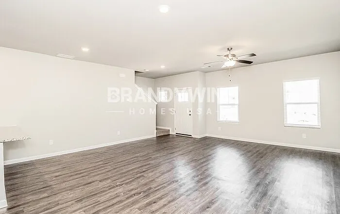 331 Bascomb Cres — Photo 6