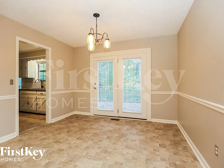 1011 Wildwood St — Photo 4