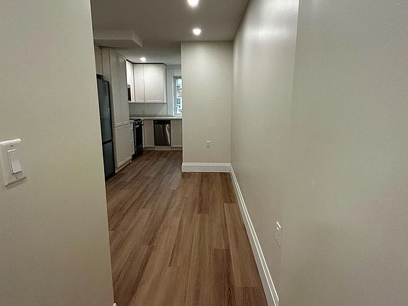 5th image of 659 Vaughan Rd #2