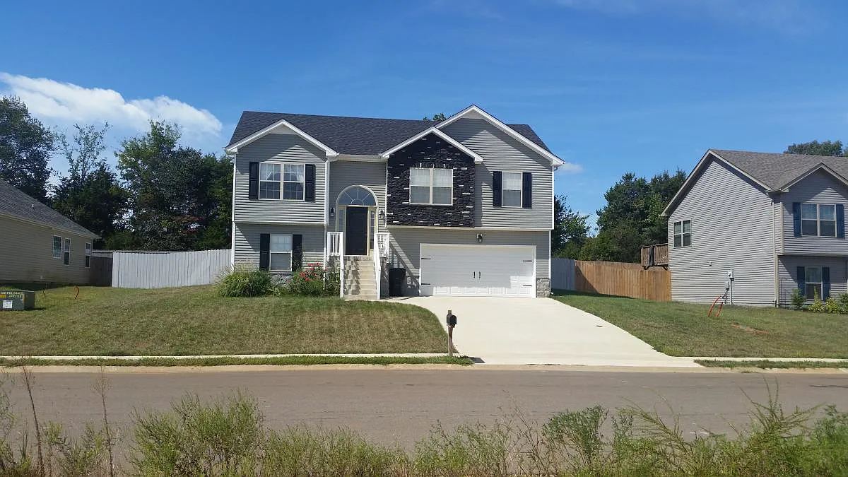 4 bed, 2200 sqft, $2,050 — Photo 1