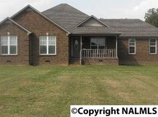 82 Jenkins Dr, Fayetteville, TN 37334