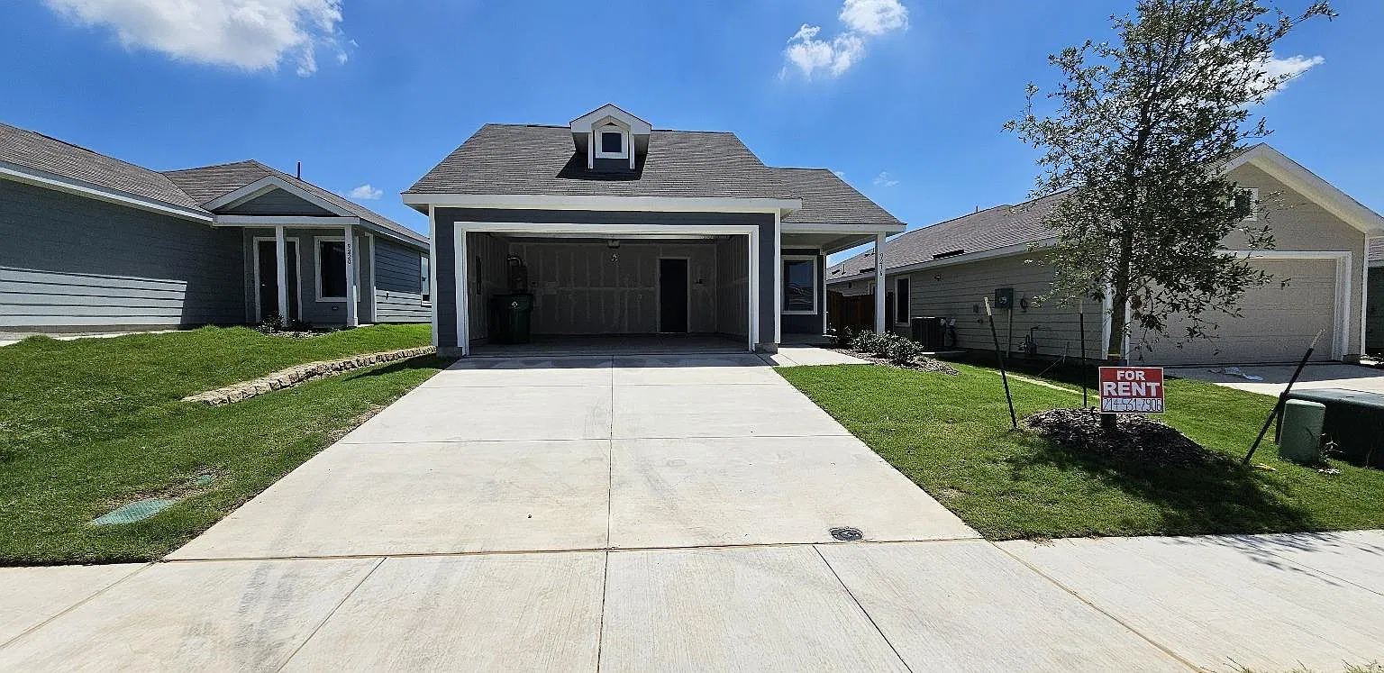 3 bed, 1267 sqft, $1,799 — Photo 1