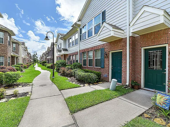 2029 Kemah Village Dr, Kemah, TX 77565