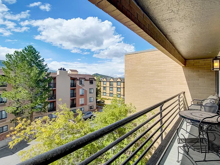 Private balcony with views to the west