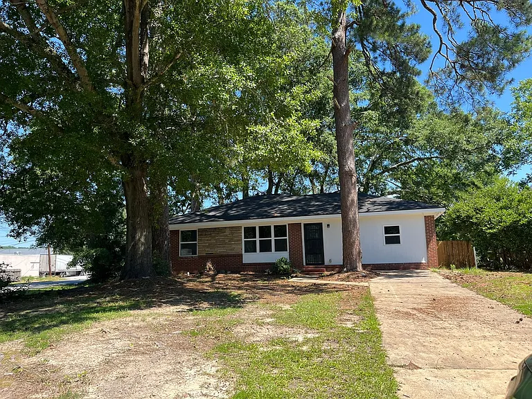 2102 Somerset Ave — Photo 2