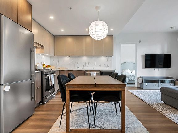 5th image of 645 Como Lake Ave #504