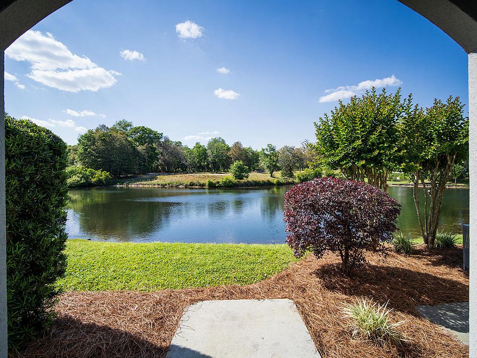 2nd image of 403 Westlake Ct #5