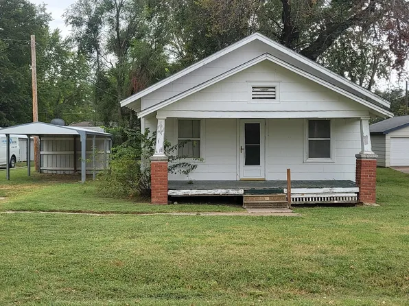 1313 Ann St, Winfield, KS 67156