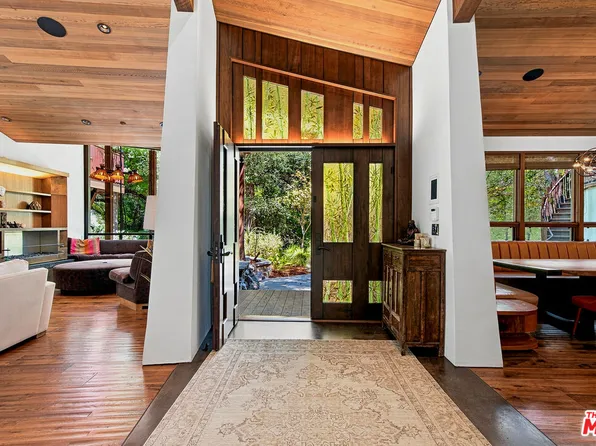 3851 Kingswood Rd, Sherman Oaks, CA 91403