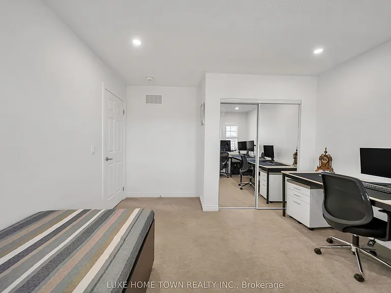 19 Findlay Way — Photo 31